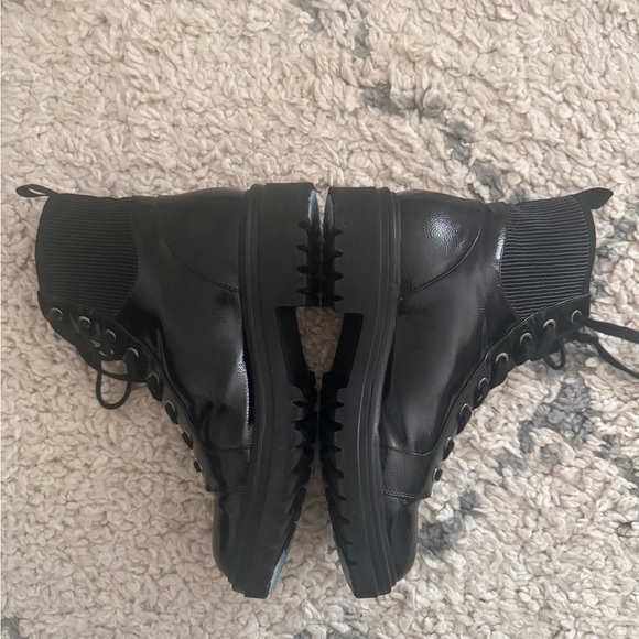 Combat shiny lug heel lace up boots. - Picture 4 of 7